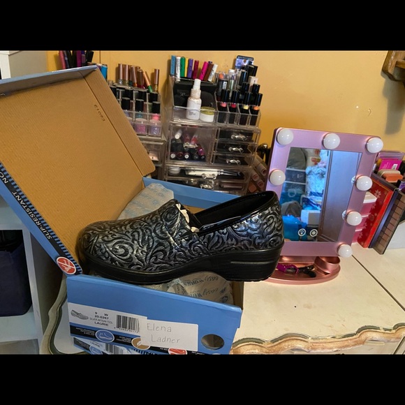 Shoes - Picture 4 of 5